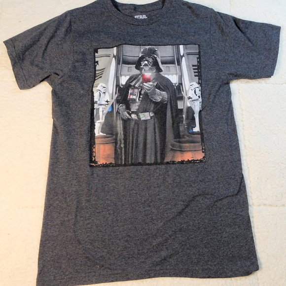 Star Wars Darth Vader Taking a Selfie Gray Medium - Picture 1 of 3
